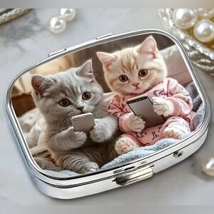Texting Kitty’s Pill Case-NEW